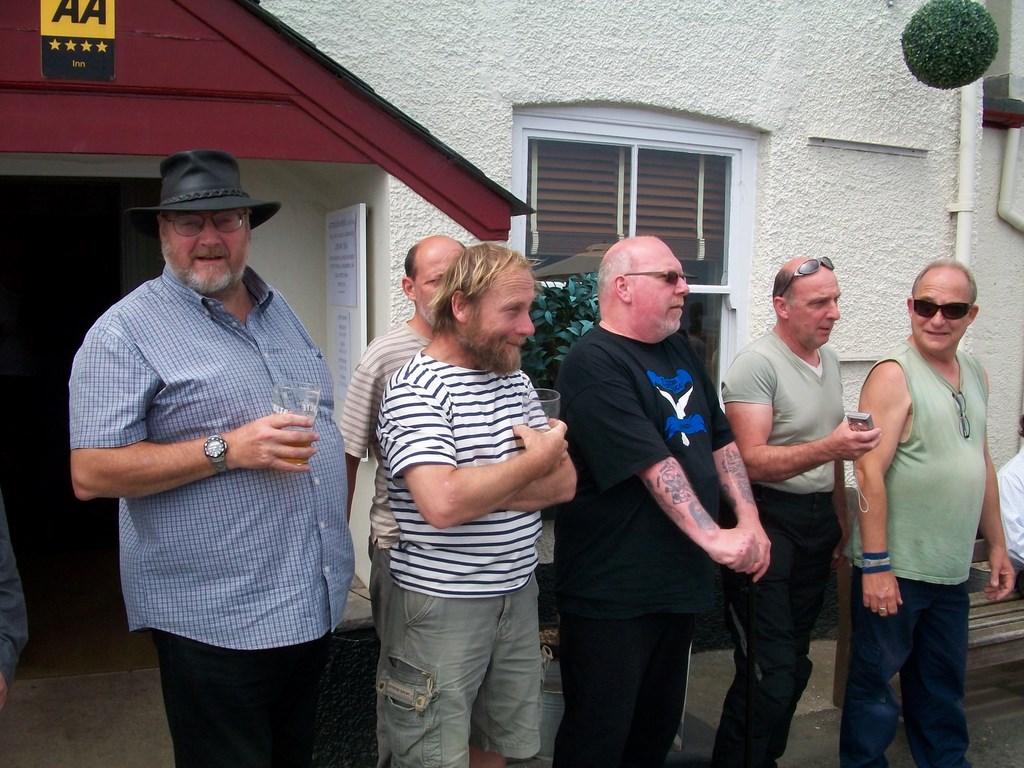 Cricket Inn,Beesands JUL 06 with Pippin, Malcolm, Mick, Mo and Paul